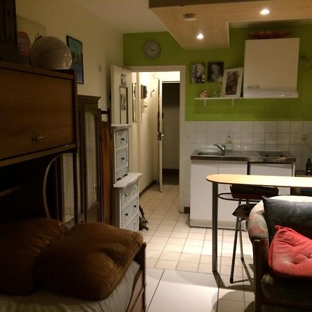 Studio Pigalle De 25 M2 - 2 Lits Simples Type Gigogne Pour 2 Personnes - Quartier Touristique De Paris - 2 Minutes De La Station Metro Pigalle ,Petit Train Vers La Butte Montmartre-Cabaret Moulin Rouge A 200 M,Cabaret Chez Michou-Restaurants-Saunas Exterior foto