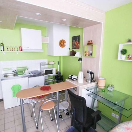 Studio Pigalle De 25 M2 - 2 Lits Simples Type Gigogne Pour 2 Personnes - Quartier Touristique De Paris - 2 Minutes De La Station Metro Pigalle ,Petit Train Vers La Butte Montmartre-Cabaret Moulin Rouge A 200 M,Cabaret Chez Michou-Restaurants-Saunas Exterior foto