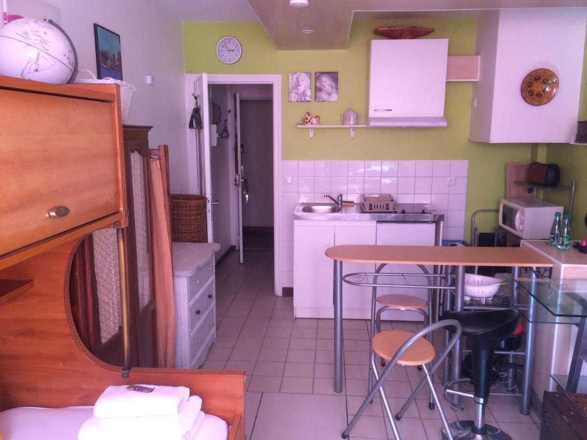 Studio Pigalle De 25 M2 - 2 Lits Simples Type Gigogne Pour 2 Personnes - Quartier Touristique De Paris - 2 Minutes De La Station Metro Pigalle ,Petit Train Vers La Butte Montmartre-Cabaret Moulin Rouge A 200 M,Cabaret Chez Michou-Restaurants-Saunas Exterior foto
