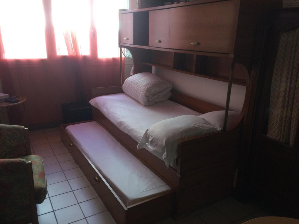 Studio Pigalle De 25 M2 - 2 Lits Simples Type Gigogne Pour 2 Personnes - Quartier Touristique De Paris - 2 Minutes De La Station Metro Pigalle ,Petit Train Vers La Butte Montmartre-Cabaret Moulin Rouge A 200 M,Cabaret Chez Michou-Restaurants-Saunas Exterior foto