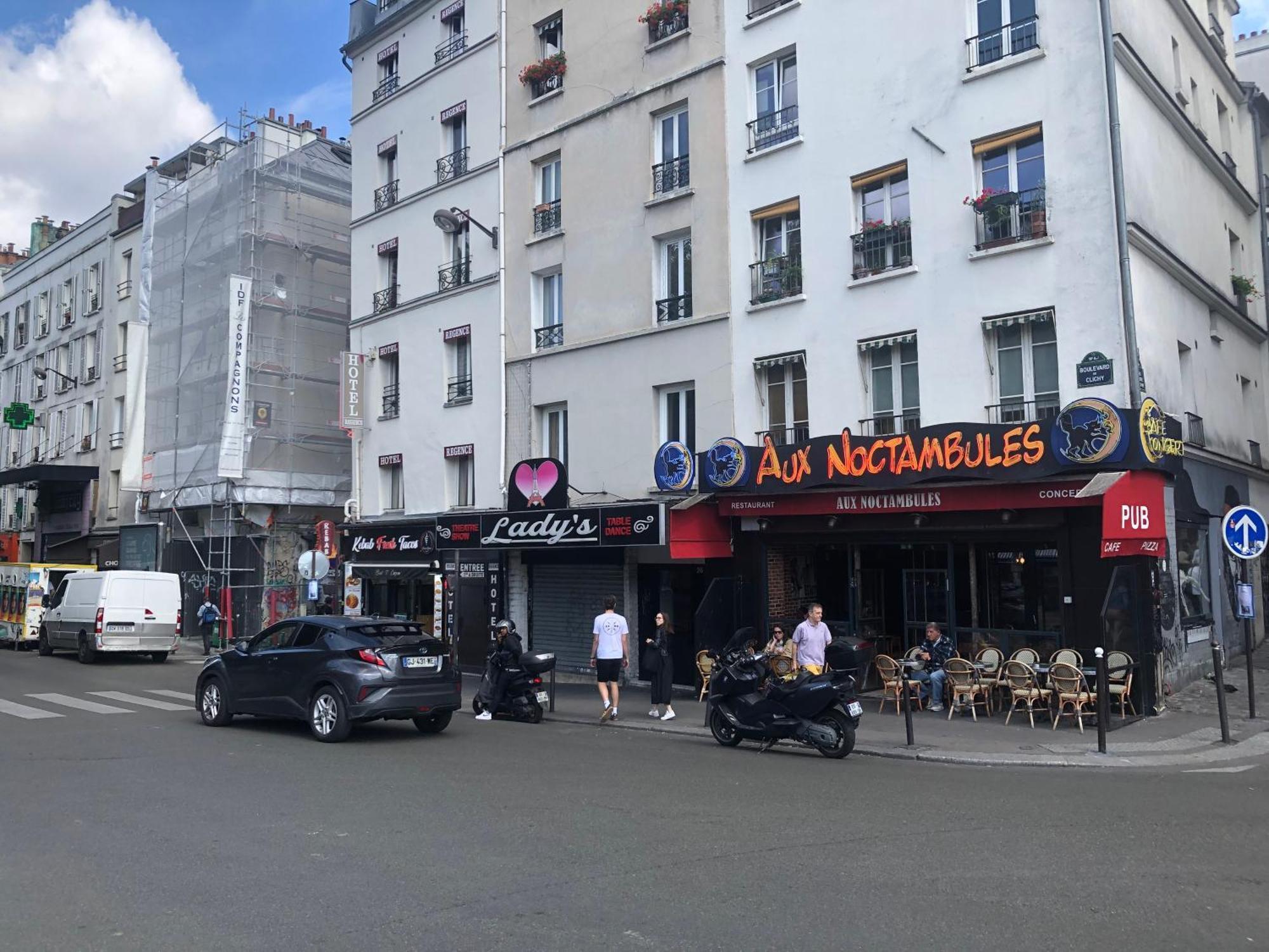 Studio Pigalle De 25 M2 - 2 Lits Simples Type Gigogne Pour 2 Personnes - Quartier Touristique De Paris - 2 Minutes De La Station Metro Pigalle ,Petit Train Vers La Butte Montmartre-Cabaret Moulin Rouge A 200 M,Cabaret Chez Michou-Restaurants-Saunas Exterior foto