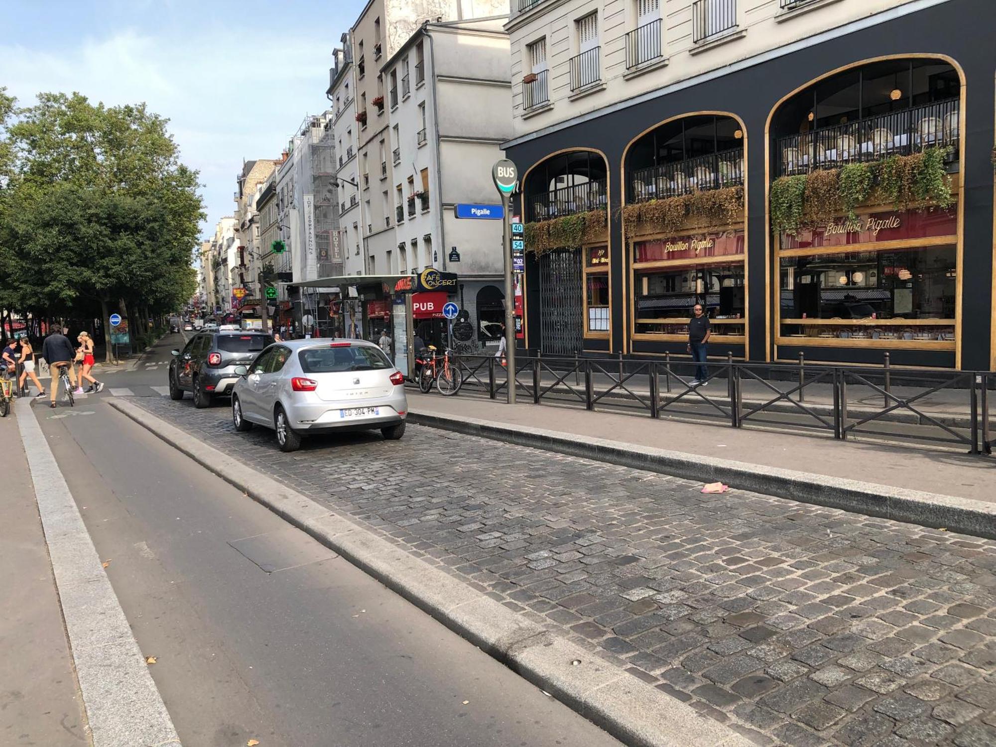 Studio Pigalle De 25 M2 - 2 Lits Simples Type Gigogne Pour 2 Personnes - Quartier Touristique De Paris - 2 Minutes De La Station Metro Pigalle ,Petit Train Vers La Butte Montmartre-Cabaret Moulin Rouge A 200 M,Cabaret Chez Michou-Restaurants-Saunas Exterior foto