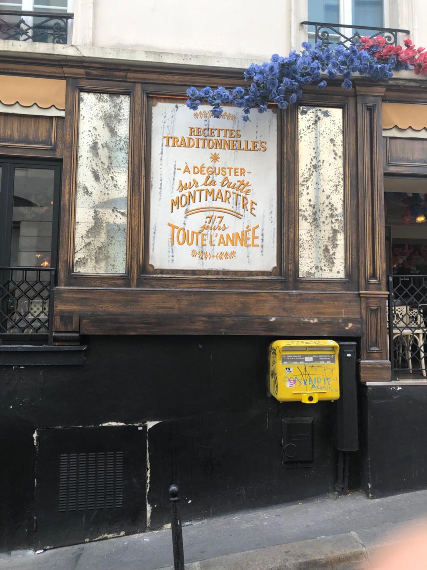 Studio Pigalle De 25 M2 - 2 Lits Simples Type Gigogne Pour 2 Personnes - Quartier Touristique De Paris - 2 Minutes De La Station Metro Pigalle ,Petit Train Vers La Butte Montmartre-Cabaret Moulin Rouge A 200 M,Cabaret Chez Michou-Restaurants-Saunas Exterior foto