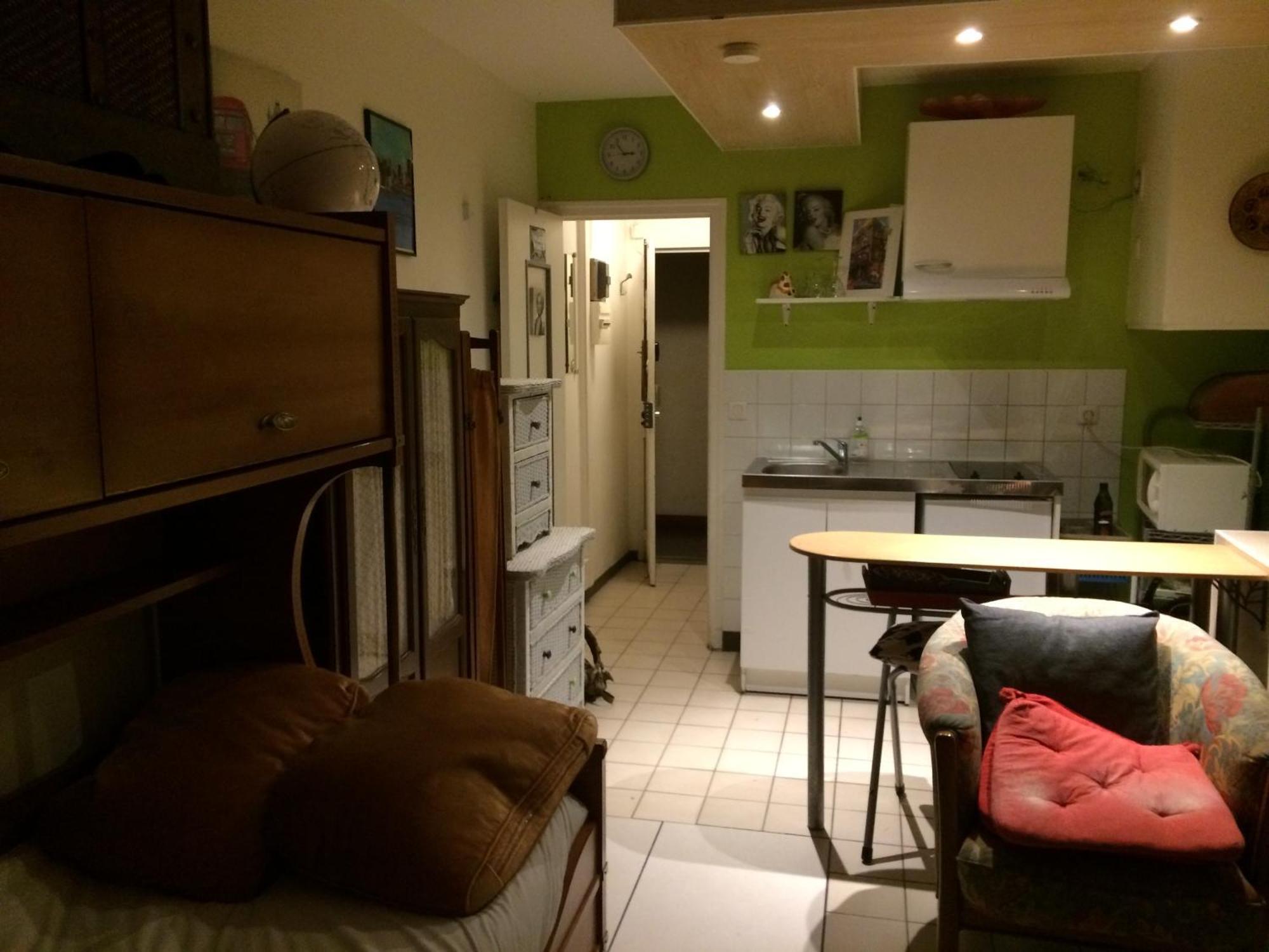 Studio Pigalle De 25 M2 - 2 Lits Simples Type Gigogne Pour 2 Personnes - Quartier Touristique De Paris - 2 Minutes De La Station Metro Pigalle ,Petit Train Vers La Butte Montmartre-Cabaret Moulin Rouge A 200 M,Cabaret Chez Michou-Restaurants-Saunas Exterior foto